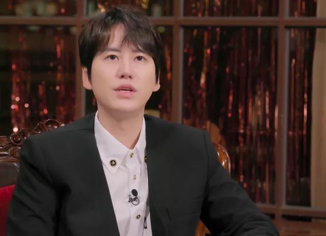 拽姐宋智雅全网爆火洋娃娃脸庞加魔鬼身材还撞脸jennie