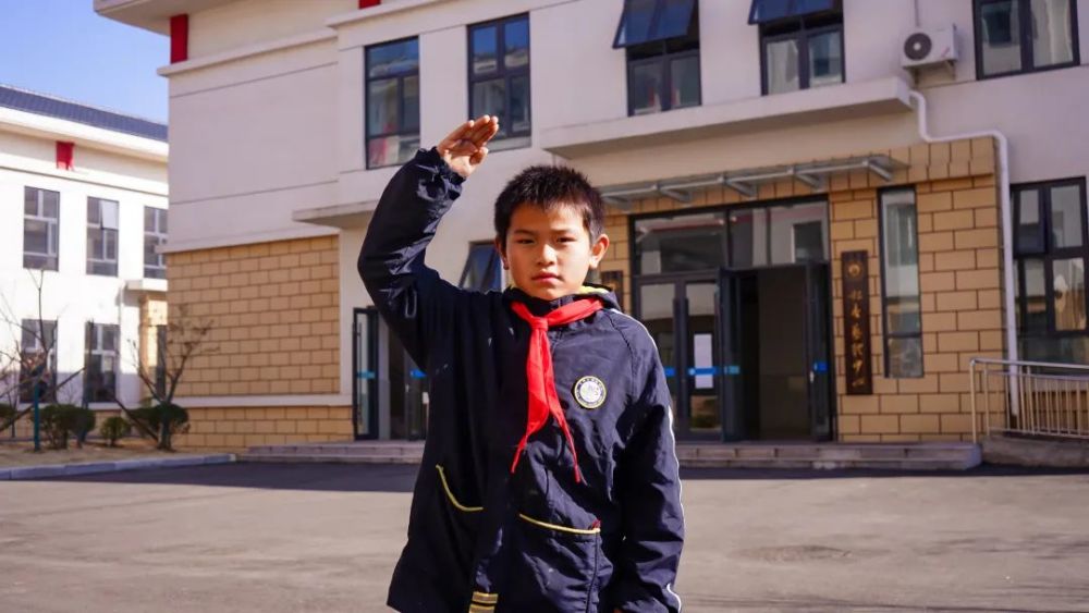 他叫翟浩宇,团结友爱,尊师爱友,博览群书,是四二班的"百科全书,他