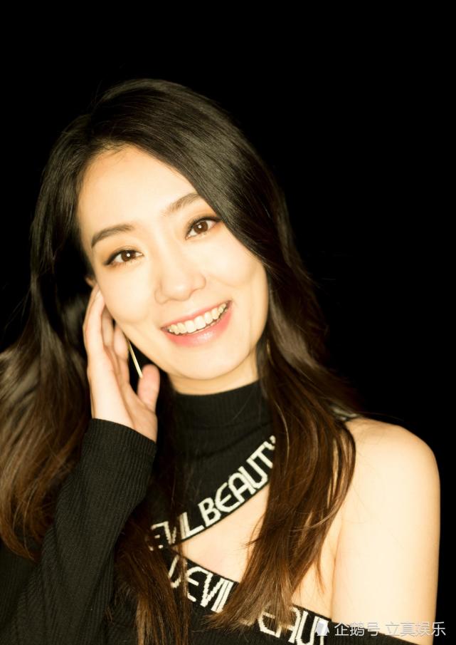 演员 张小斐