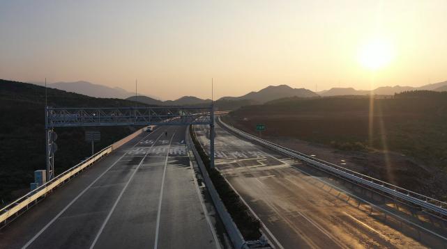 临连高速正式建成通车长沙出发到广州缩短17公里车程