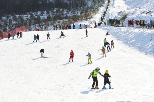 【周末去哪儿】走进通化县康养谷滑雪场