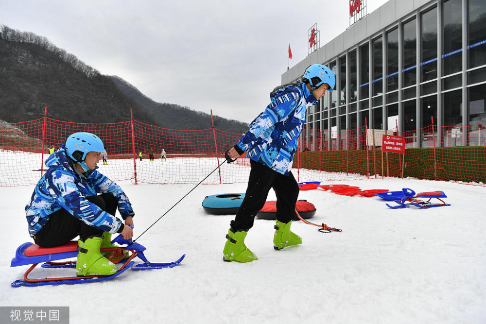 湖北襄阳梅花寨云海滑雪场开滑