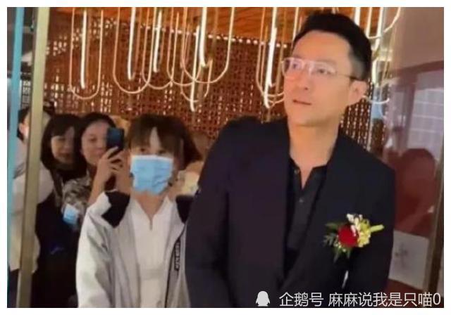 汪小菲绯闻女友张颖颖晒近照淡妆出镜走酷飒风格的确很美