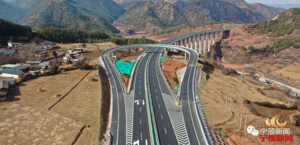 今天宁蒗第一条高速宁永高速公路分段正式通车