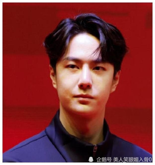 王一博杨倩出席活动面部紧绷全程无笑容鼻子再现疤痕太抢镜