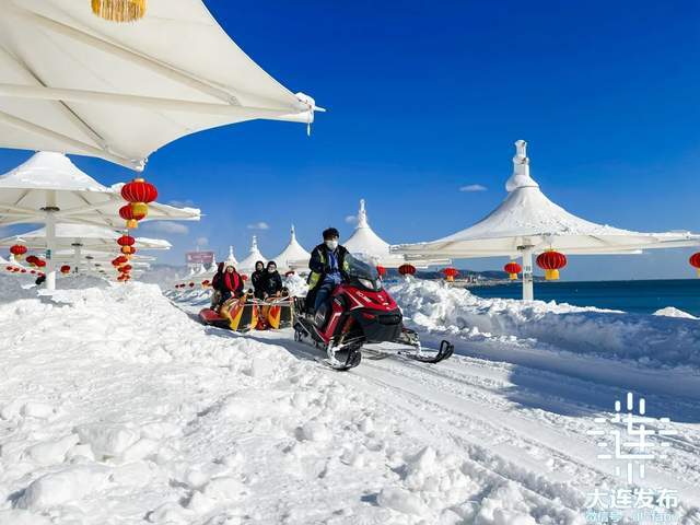 七彩南山嬉雪乐园近日,七彩南山嬉雪乐园在旅顺口区小南村开园.