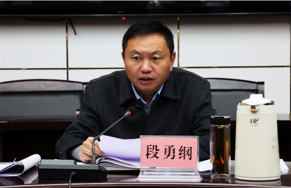 盐源新闻十五届盐源县人民政府第1次党组会议暨第2次常务会议召开