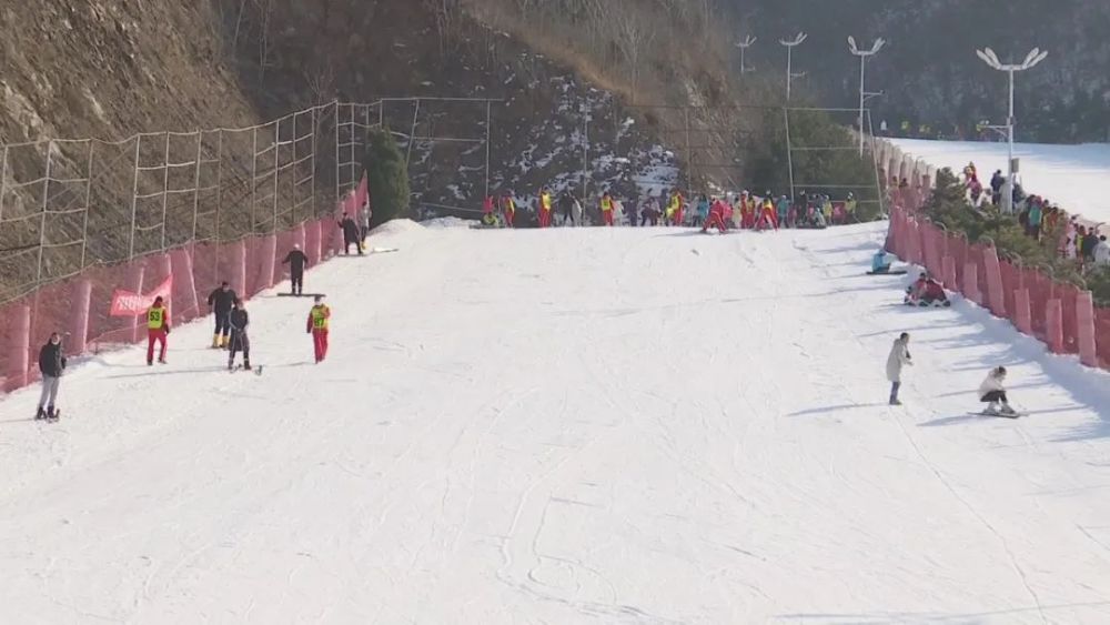 激情冰雪迎新年石家庄西部长青滑雪场元旦假期活动丰富