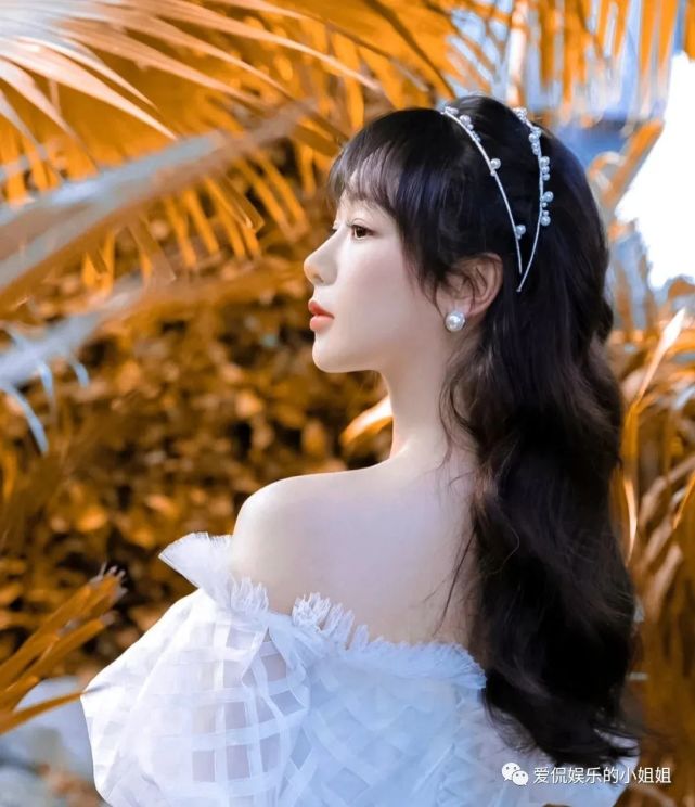 杨紫唱了一首"温蒂公主的侍卫,风格甜美,让人听着很舒服.