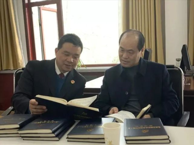 恪尽职守为平安记平安中国建设先进个人三门峡市委政法委副书记汤立明