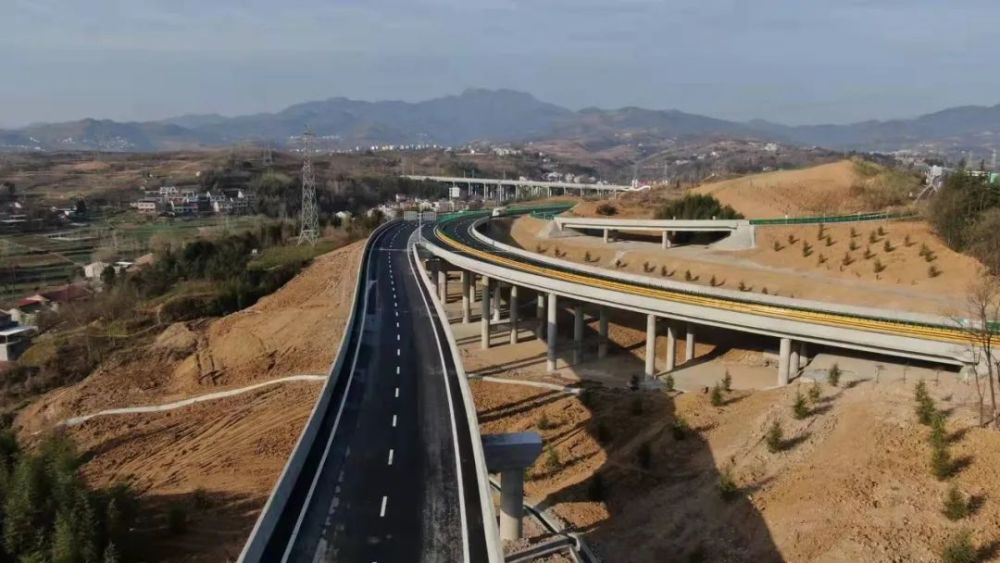 g65包茂高速公路安康机场立交通车897聚焦