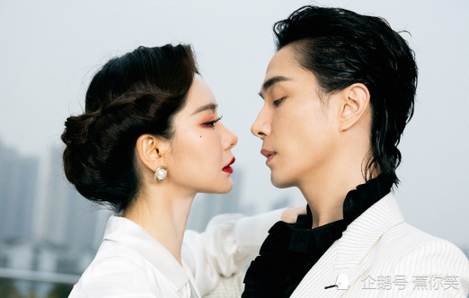 李承铉"斯文败类"形象也很素雅,太适合演年代剧了,期待工作室赶紧安排