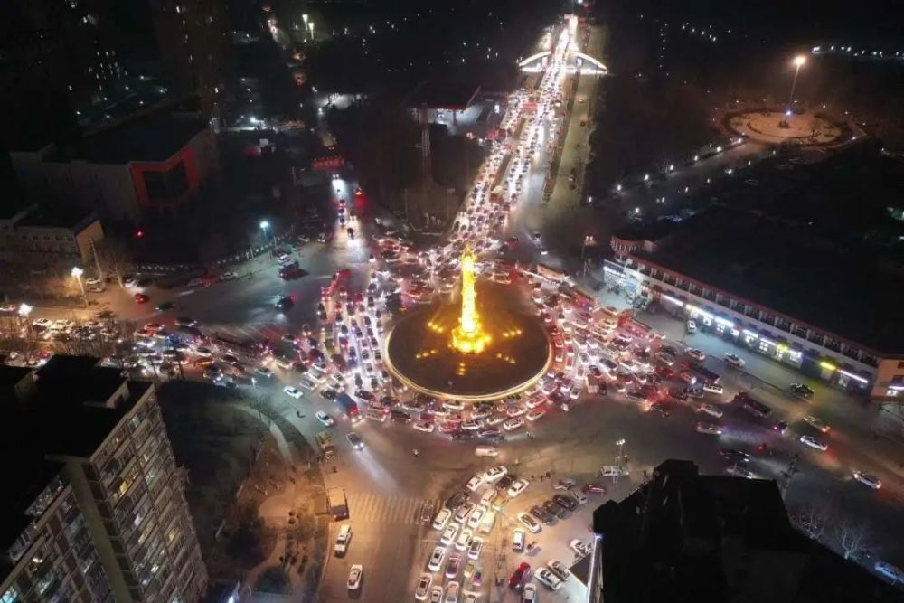 太壮观了肃宁九龙柱在跨年夜刷屏了
