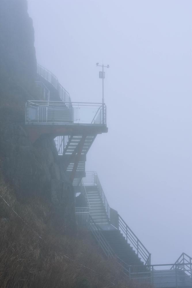 清远连山烟雨朦胧的金子山