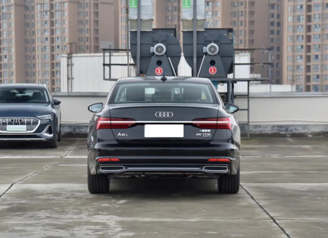 2022款奥迪a6l终于来了帅过宝马5系灯光升级效果出众