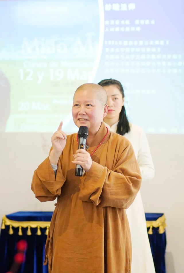 2022新年第一天,国甄茶友重庆会馆盛开熹莲花