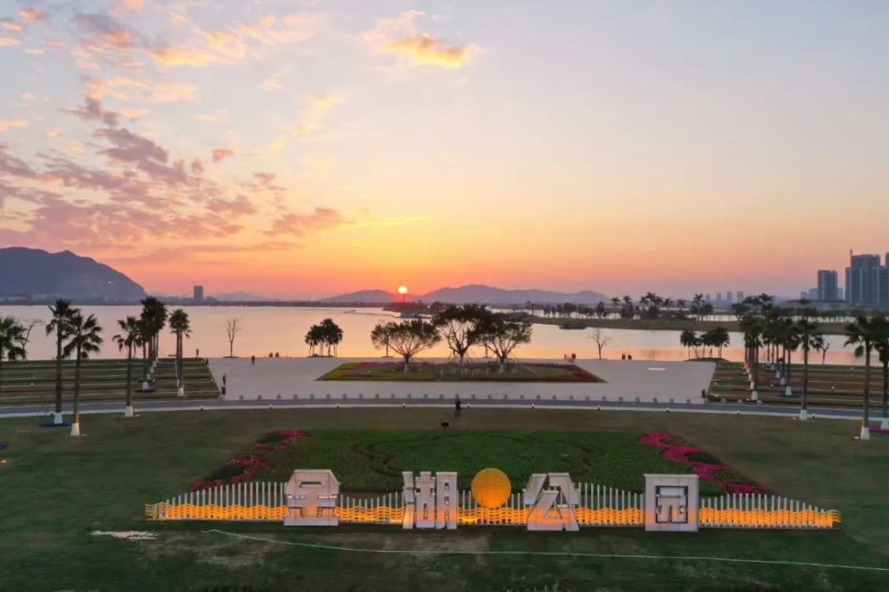 并在城市内部嵌入金山公园,金湖公园,中心河湿地公园等自然休闲空间