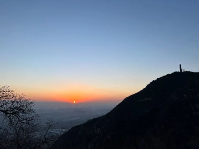 新年第一天,太原崛围山看日出!登高步步高,一起向未来!