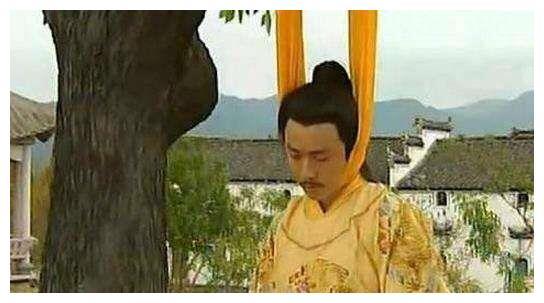 崇祯皇帝上吊的歪脖子树到底有多惨为何戴了200年铁链