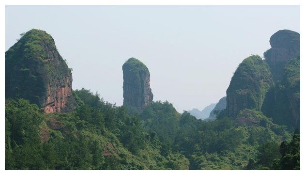 江西龙虎山:就在仙女岩的附近,竟还有一座金枪峰