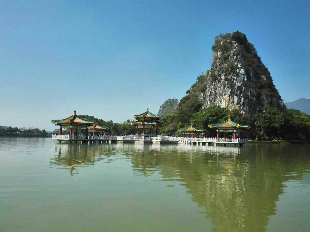 广东肇庆一日游山水况味七星岩秀美风光画中游