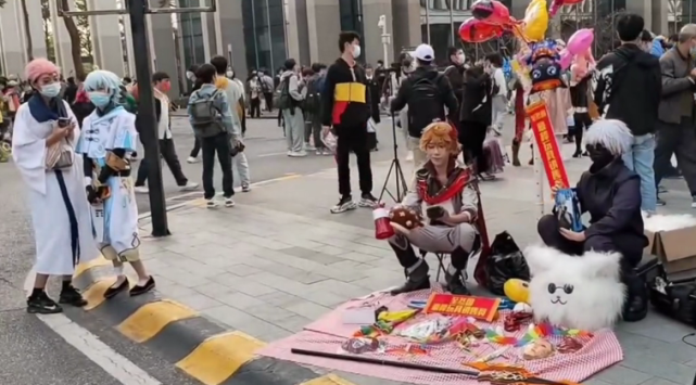 原神漫展趣闻:有人明面上cos公子,暗地里却贩卖玩具二
