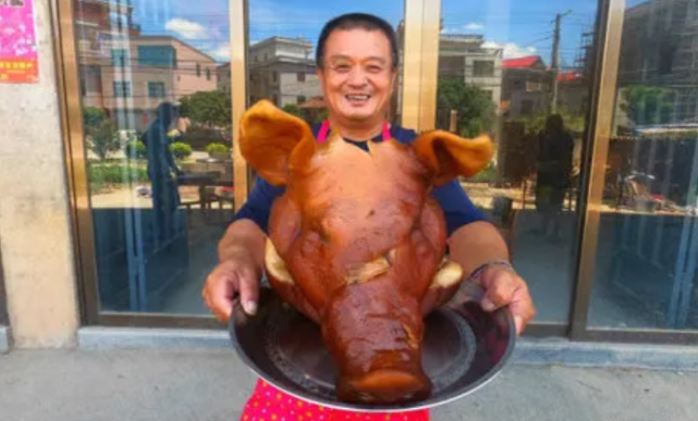 土味大叔阿胖山热衷危险美食带村民一起致富一月挣多少钱