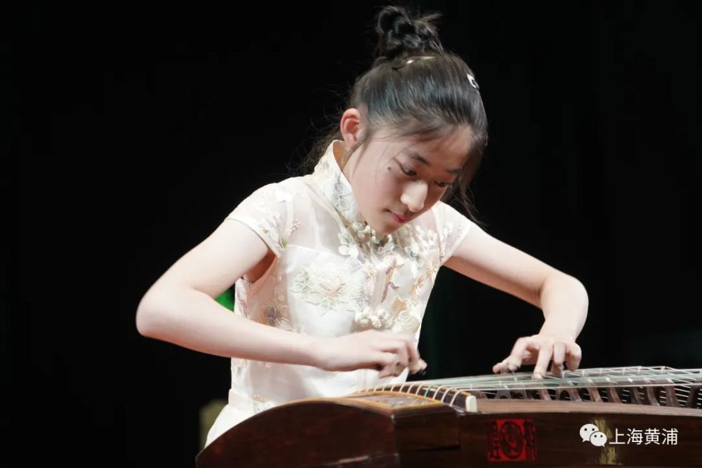春晓》,《彝族舞曲》,《红日照东方》,《点亮中国》一众古风乐器和