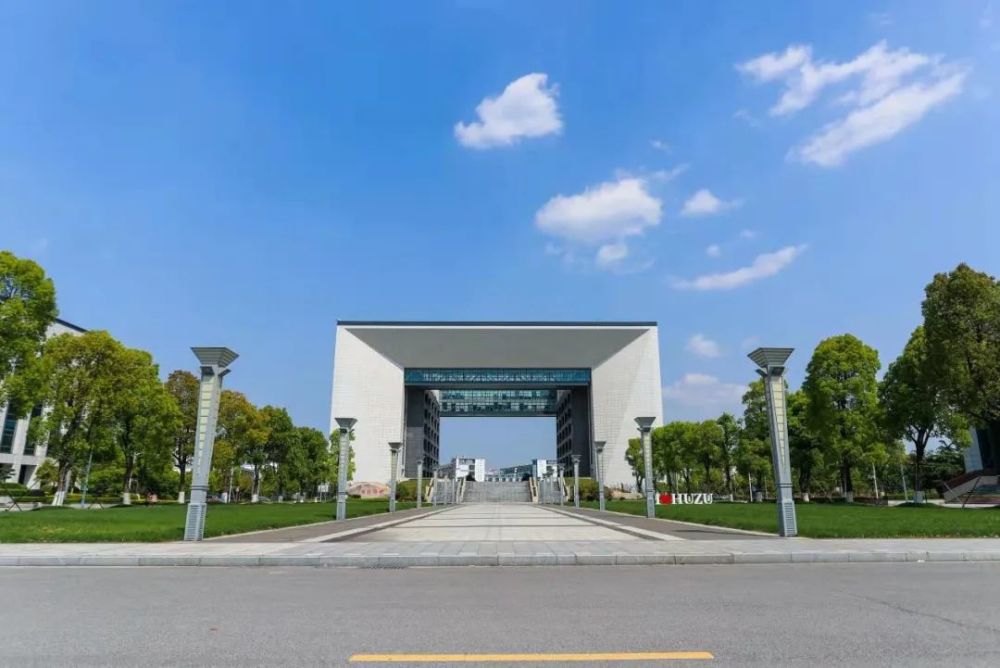 其实呼吁湖州师范学院更名为"湖州师范大学"的声音已有多年.
