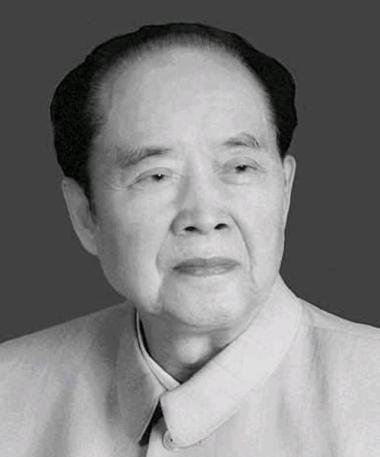 他是武警部队总政委,当过省委书记,娶元帅女儿为妻,妻子是将军