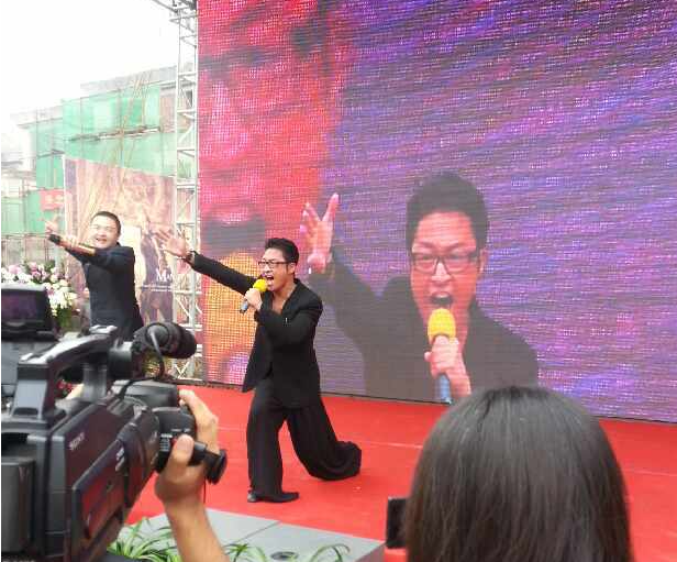 不少人都是在2008年汶川地震,张庭林瑞阳以公司名义合体捐款的时候,才