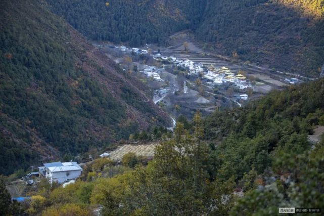 看过绵亘恢弘的雪山之后,便以为雪山冰雪覆盖之下的都是裸露的岩石