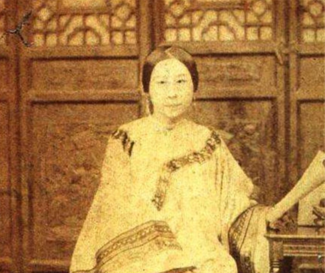 李鸿章把貌美女儿嫁给40岁大臣,谁知两人子孙却成家喻