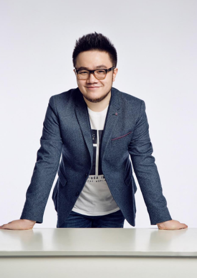 巴图父亲是英达母亲是宋丹丹继父给了我所有的父爱