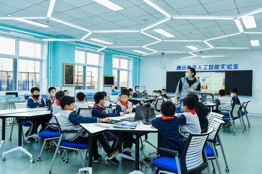 未来实验小学马振鹏老师表示,学校的人工智能编程活动以培养学生创新