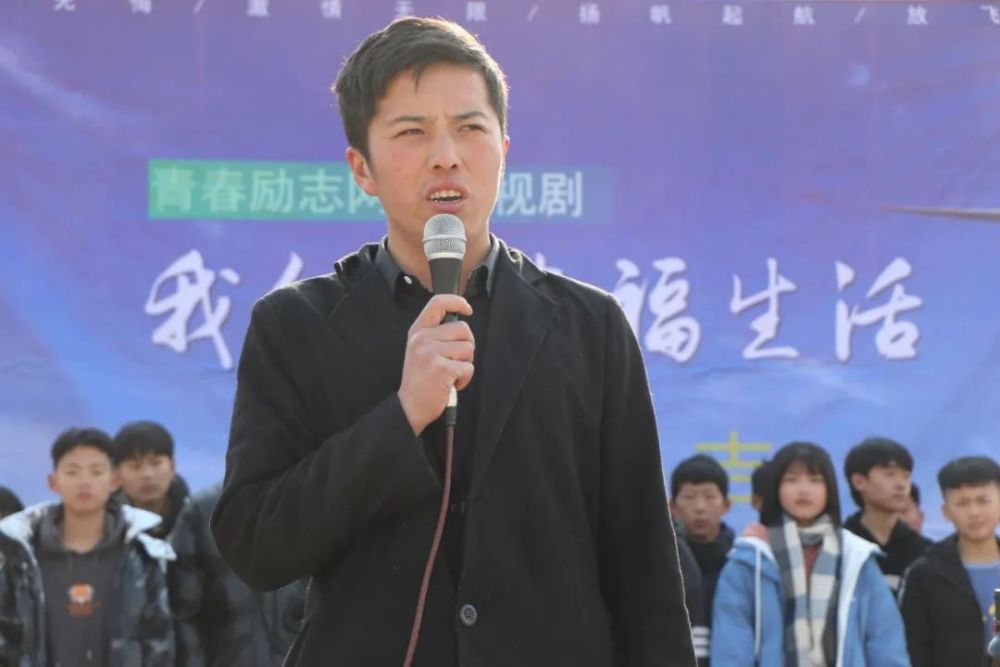 公司总制片张海波,总导演王晓武,联合导演刘传奇,编剧田新燕,彭一帆