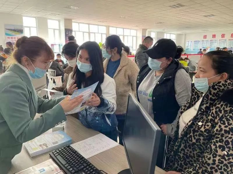 伊宁招聘_新疆招聘 工资5000元 奖金12000元 不限户籍 高中以上都可以报名 新疆这里公开招聘,快啭给身边需要的人(2)