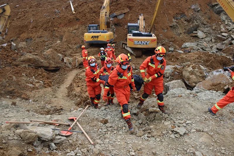 突发金海湖新区一在建工地山体滑坡17名失联人员已全部找到