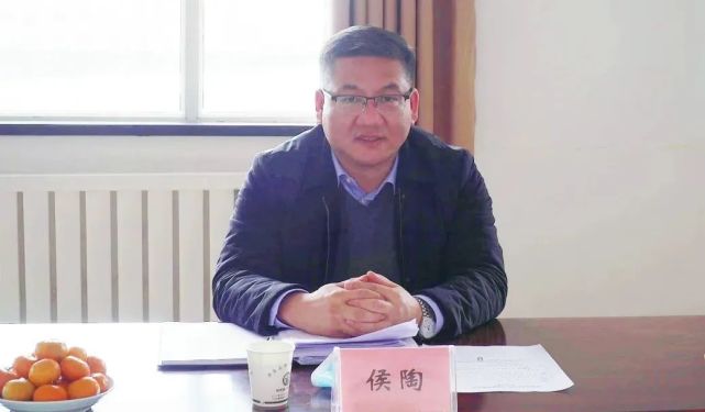 昭苏县委书记侯陶在昭苏县人民医院调研