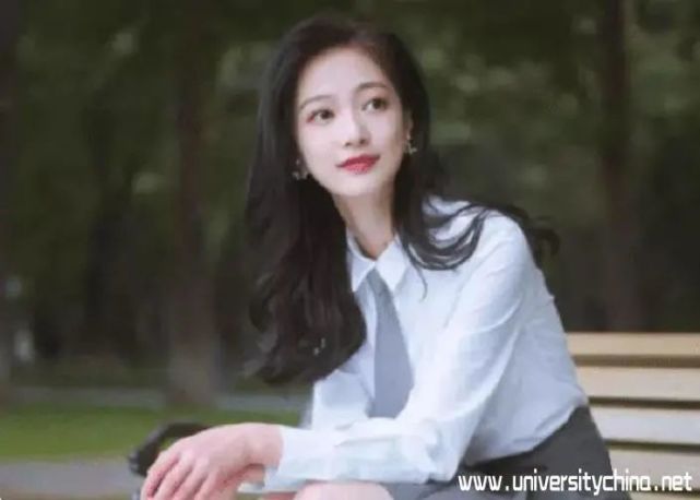 冯琳再次惊艳众人,保研,主持两不误,这才是大学生该有的样子