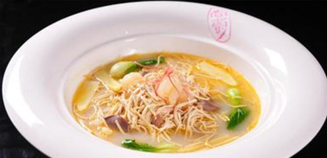 著名菜品:小笼包,牛肉锅贴,大煮干丝,长鱼面,豆腐涝,叫花鸡,阳澄湖