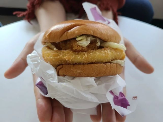 图片拍摄|稽吾雳既然叫芝芝酪酪堡,那一定有浓厚香醇的芝士奶酪味吧.