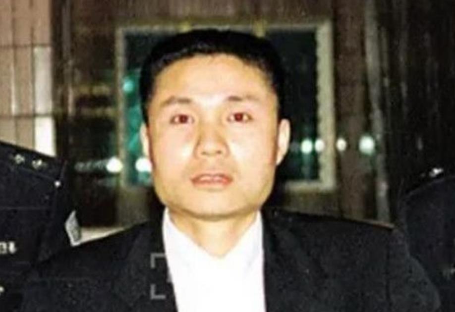 90年代湖南第一悍匪张君如何让5个美貌情妇对他死心塌地