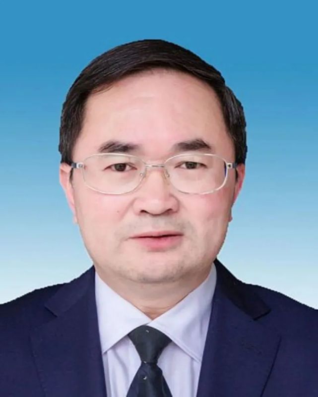 崔茂虎省委秘书长简历崔茂虎,男,汉族,1965年12月生,云南宣威人,1987