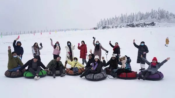 作为西南地区最大高山滑雪胜地,仙女山室外滑雪场面积达5万平米,可