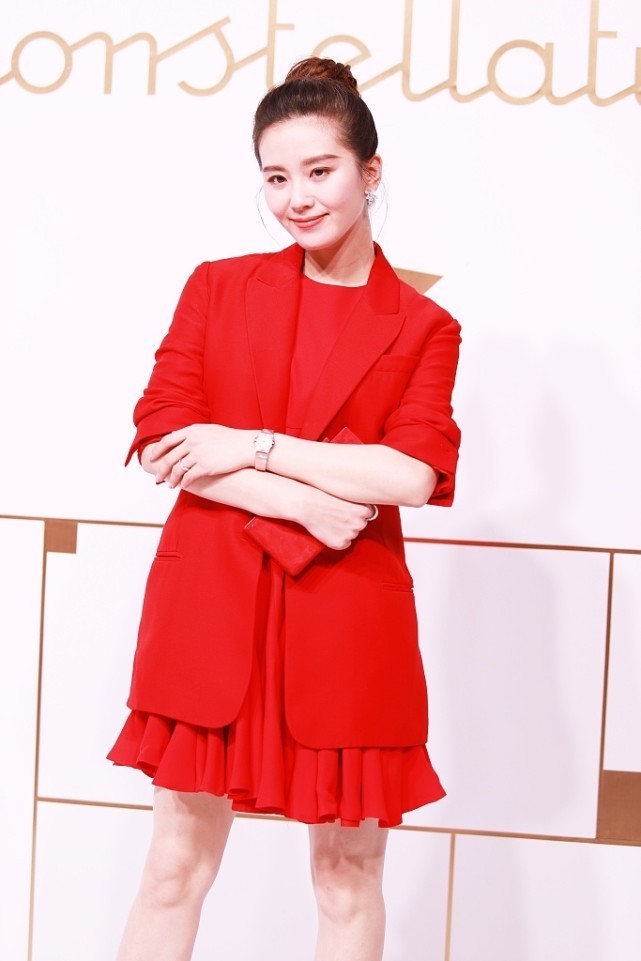 刘诗诗穿了一抹红裙由内而外地散发着女人味真是太撩人了