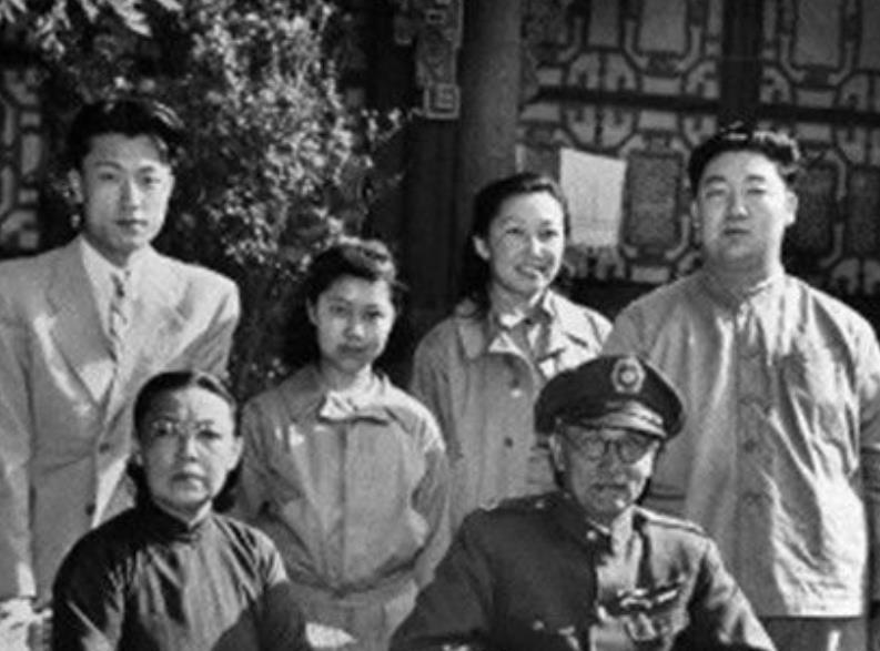 阎锡山的小儿子移居美国沦落到卖保险晚年回山西故居要买门票