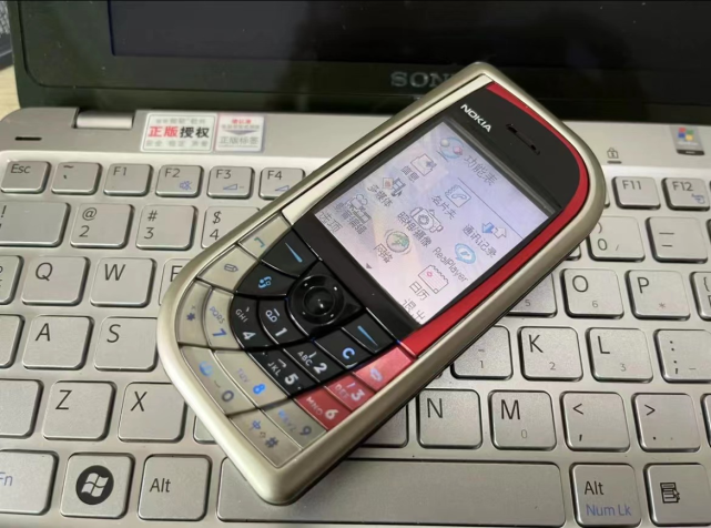 十六年前5800入手的诺基亚7610,如今只值150元,不能再
