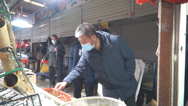 1月4日解封当日,中北镇党委书记李宏昌第一时间带领相关部门负责同志