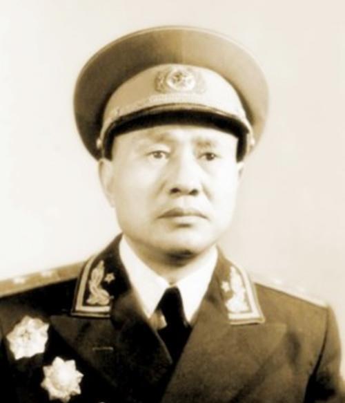 而此时韩先楚原本的两位老上级,吴克华依然担任纵队司